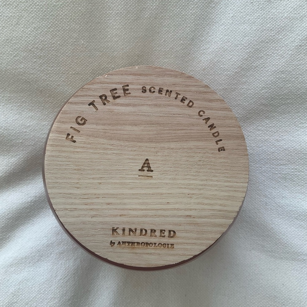 Kindred By Anthropologie Fig Tree Scented Candle.
Wooden Top.
New And Never Lit.